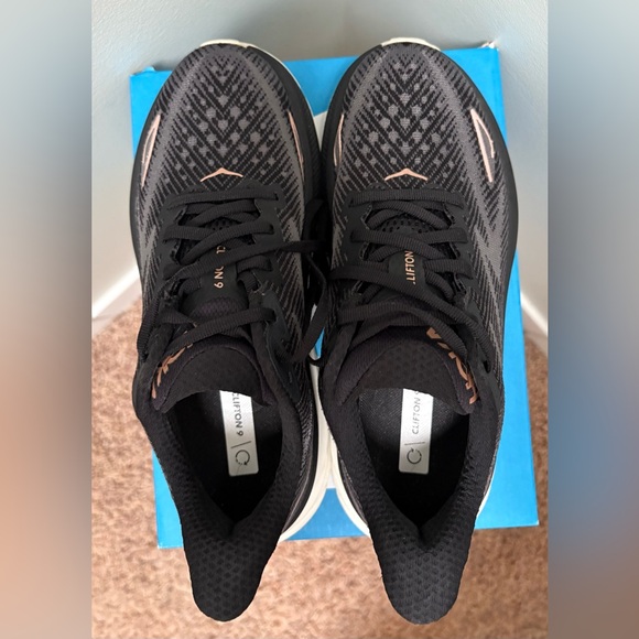HOKA Clifton 9 women’s size 7 - Picture 3 of 5